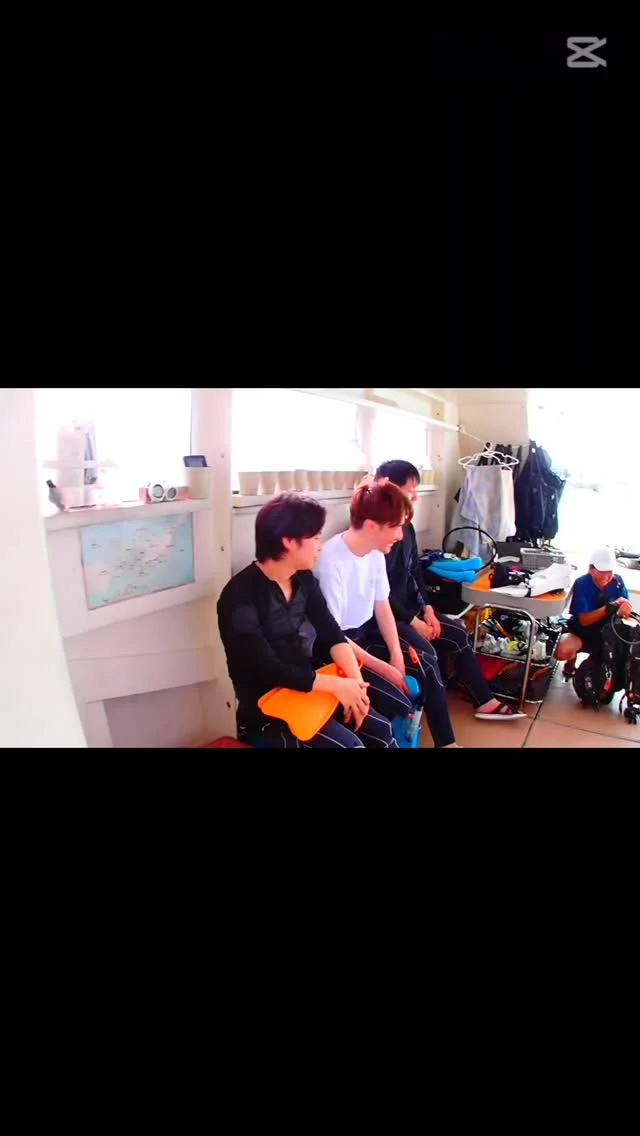 男3人の石垣旅行✈️
元気に体験3ダイブ潜りました😋
久しぶりのダイビングで始めは緊張しましたが、安定のウミガメさん、大迫力のマンタトレインが見れたり思い出に残るダイビングになってくれてたら嬉しいな♪
また是非遊びに来てくださいね♪  ツアー中に撮ったお写真は、LINEにて無料でお渡ししています☺️  最高気温　28.9度
最低気温　24.2度
水　　温　26.5度
➖➖➖➖➖➖➖➖➖
当店のオススメポイント
・不安を潰して楽しくお喋りしながらの講習⭐
・担当インストラクターがゆっくりじっくりサポート⭐
・なるべく1グループに1人スタッフが付く贅沢スタイル⭐
※安全上の場合によって変動あり
・他店より写真枚数が多い⭐
・参加者は初めての方、泳げない方ばかり⭐
・お互いに無理しない⭐(本当に1番大事)
➖➖➖➖➖➖➖➖➖
御蔵島ドルフィンスイムツアー🐬
参加者募集中ですよ😁
6月30日(火)東京夜発　22時30分発
7月2日日(木)東京夜着　19時50分着
詳しくはお問い合わせください☆
➖➖➖➖➖➖➖➖➖➖➖
期間限定ホタルツアー開催中✨
1名　4,000円
18時30分～20時45分
無数に飛び交う自然のイルミネーション
『ヤエヤマヒメボタル』！！
想像を越えてくる感動の嵐ですよ☆
当日予約もOK！
かなりオススメです(^^)
➖➖➖➖➖➖➖➖➖➖
お電話でもDMでも、お気軽にご連絡下さいね
📱080-2622-1237
ラインID
📱824343
ご参加、お待ちしています！
➖➖➖➖➖➖➖➖➖➖
#ウミガメ
#石垣島旅行
#石垣島
#マンタ
卒業旅行
#旅色
石垣島
okinawa_holic
女子旅
海が好き
タビジョ
okinawapress
家族旅行
jalan_asobi
okinawaholic
leaderfins
石垣島観光
石垣島旅行
沖縄グラム
padiライフ
おきなわ気分
体験ダイビング
スキンダイビング
石垣島ダイビング
石垣体験ダイビング
石垣島シュノーケル
石垣島�